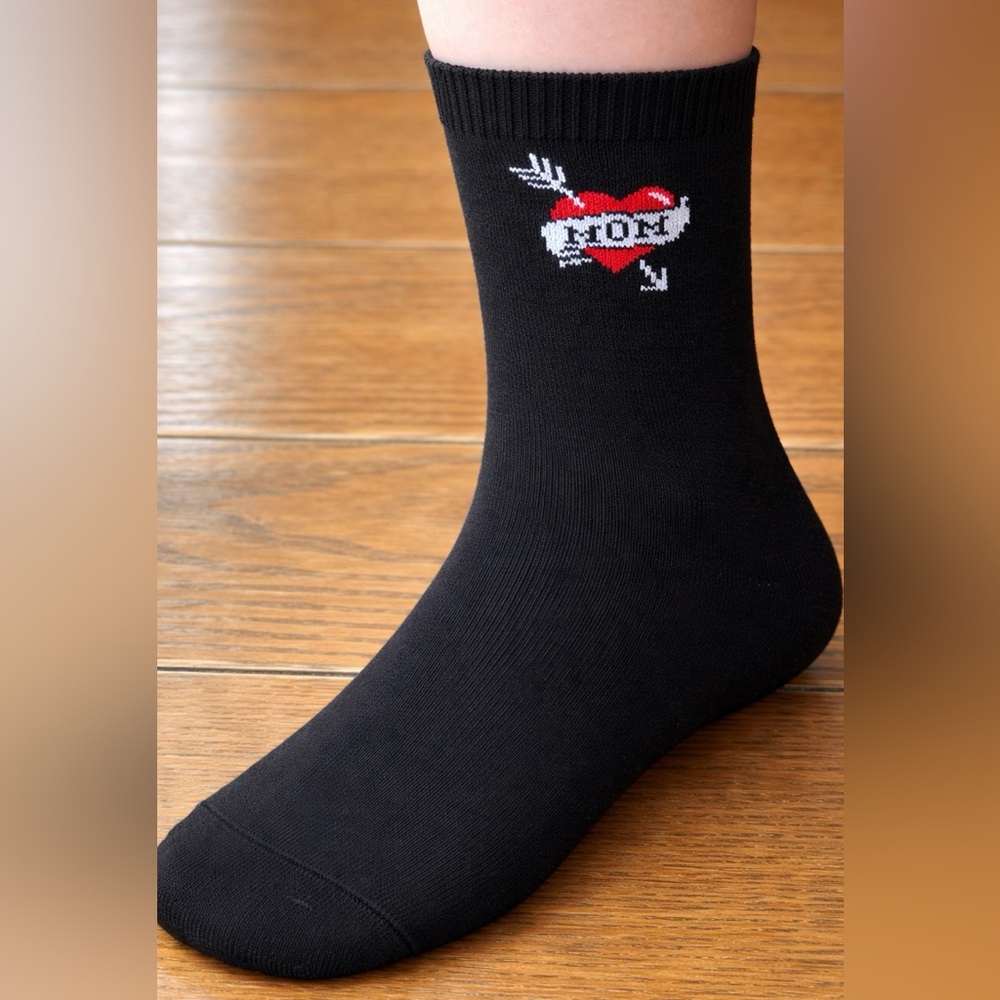 Steve Madden Men’s Black Crew Socks with Mom Heart and Arrow Design
